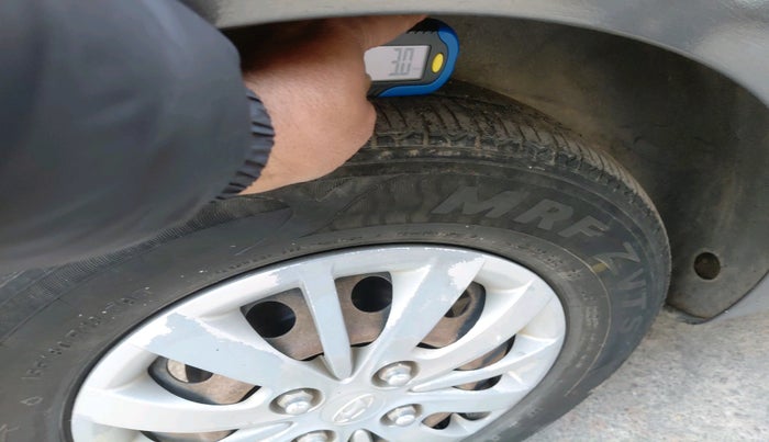 2013 Hyundai i10 MAGNA 1.1, Petrol, Manual, 1,26,287 km, tyre