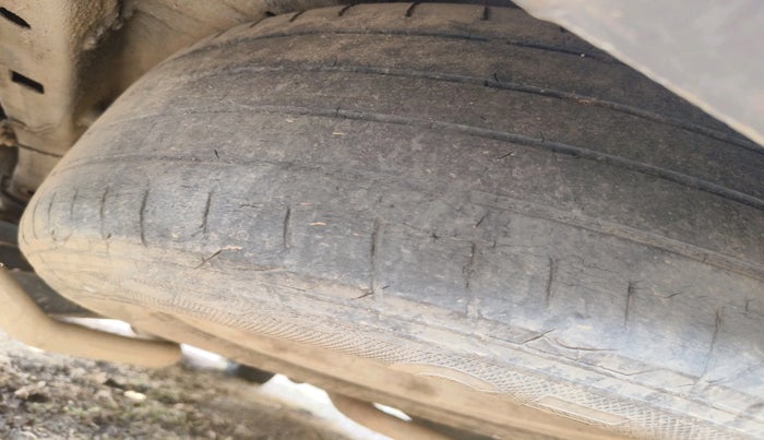 2011 Mahindra XUV500 W8, Diesel, Manual, 1,99,416 km, tyre