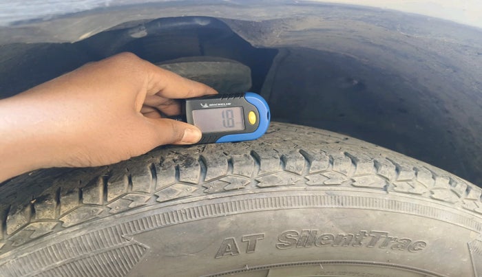 2011 Mahindra XUV500 W8, Diesel, Manual, 1,99,416 km, tyre