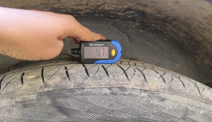 2011 Mahindra XUV500 W8, Diesel, Manual, 1,99,416 km, tyre