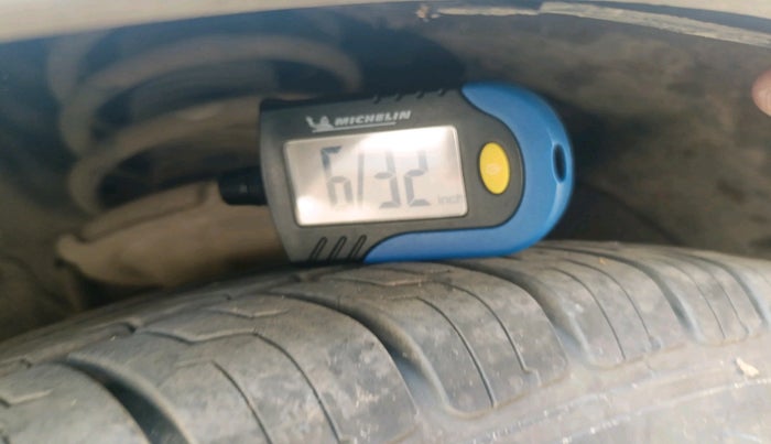 2011 Hyundai i10 SPORTZ 1.2, Petrol, Manual, 83,376 km, tyre