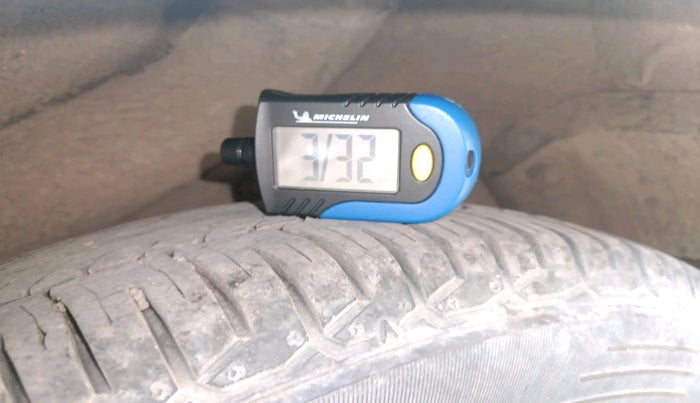 2011 Hyundai i10 SPORTZ 1.2, Petrol, Manual, 83,376 km, tyre