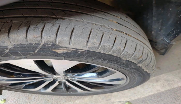 2021 MG HECTOR PLUS SHARP 2.0 DIESEL TURBO MT 6-STR DUAL TONE, Diesel, Manual, 1,44,046 km, tyre