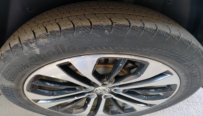 2021 MG HECTOR PLUS SHARP 2.0 DIESEL TURBO MT 6-STR DUAL TONE, Diesel, Manual, 1,44,046 km, tyre