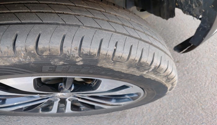 2021 MG HECTOR PLUS SHARP 2.0 DIESEL TURBO MT 6-STR DUAL TONE, Diesel, Manual, 1,44,046 km, tyre