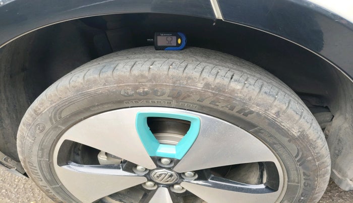 2024 MG Windsor EV Essence, Electric, Automatic, 25,910 km, tyre