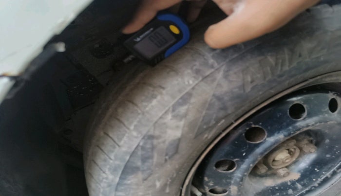 2012 Maruti Swift VXI, Petrol, Manual, 77,318 km, tyre