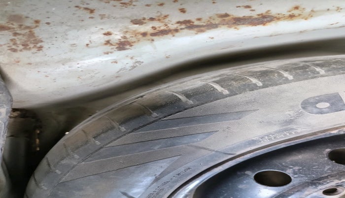 2012 Maruti Swift VXI, Petrol, Manual, 77,318 km, tyre