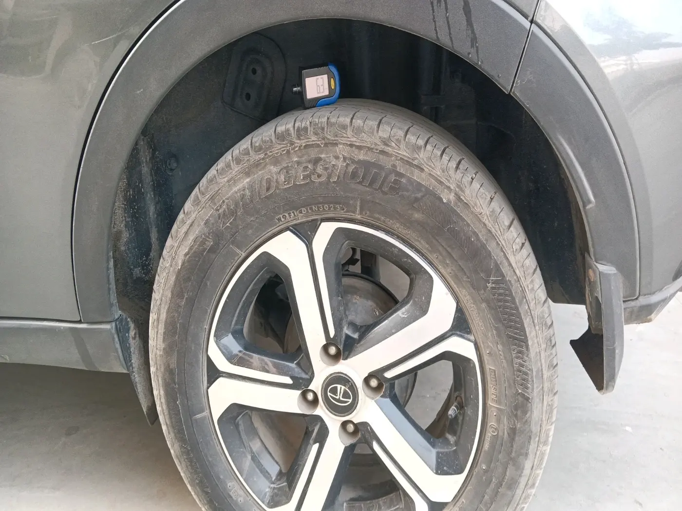 2023 Tata NEXON XZA PLUS SUNROOF PETROL, Petrol, Automatic, 42,000 km, tyre