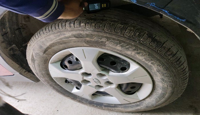 2022 Mahindra XUV300 W6 1.2 PETROL, Petrol, Manual, 6,273 km, tyre