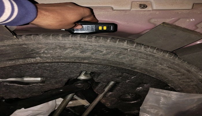 2022 Mahindra XUV300 W6 1.2 PETROL, Petrol, Manual, 6,273 km, tyre