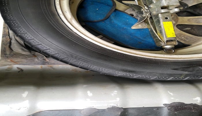 2012 Hyundai Verna FLUIDIC 1.6 CRDI SX OPT, Diesel, Manual, 2,18,094 km, tyre