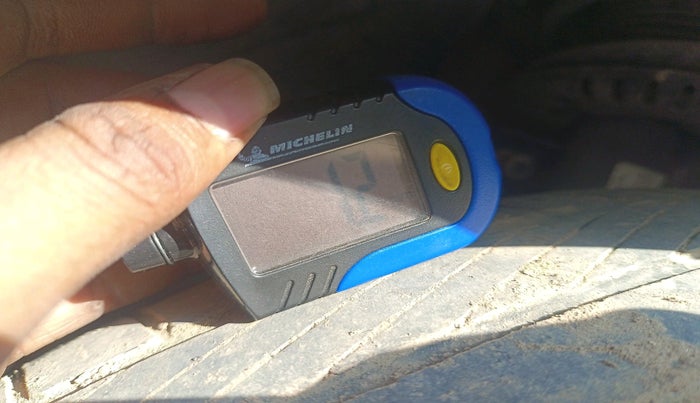 2012 Skoda Rapid ELEGANCE 1.6 MPI MT, Petrol, Manual, 82,864 km, tyre