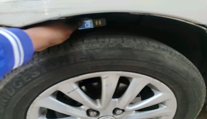 2011 Toyota Etios VX, Petrol, Manual, 1,83,923 km, tyre