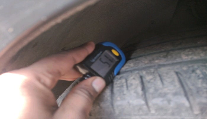 2020 Mahindra XUV500 W11 AT, Diesel, Automatic, 1,18,253 km, tyre