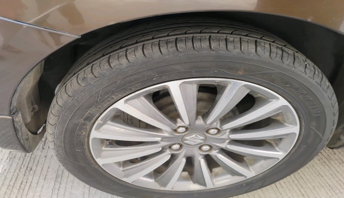 2018 Maruti Ciaz ALPHA  AT 1.5 SHVS PETROL, Petrol, Automatic, 1,29,183 km, tyre