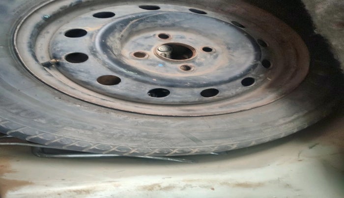 2014 Maruti Swift LXI, Petrol, Manual, 81,265 km, tyre