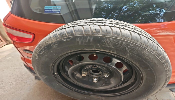 2014 Ford Ecosport TREND 1.5L PETROL, Petrol, Manual, 1,11,000 km, tyre