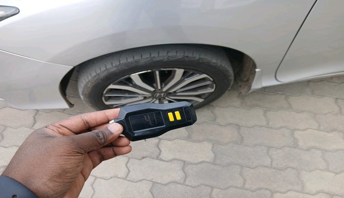 2017 Honda City 1.5L I-VTEC VX CVT, Petrol, Automatic, 1,26,917 km, tyre