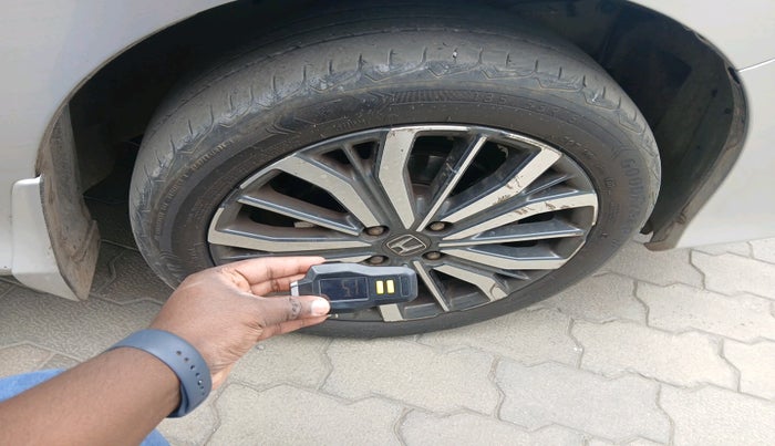 2017 Honda City 1.5L I-VTEC VX CVT, Petrol, Automatic, 1,26,917 km, tyre