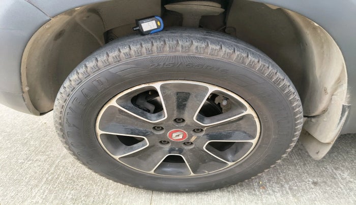 2017 Renault Duster RXL PETROL, Petrol, Manual, 72,744 km, tyre