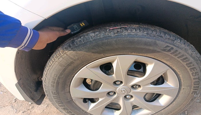 2017 Hyundai Elite i20 SPORTZ 1.2, Petrol, Manual, 1,08,053 km, tyre