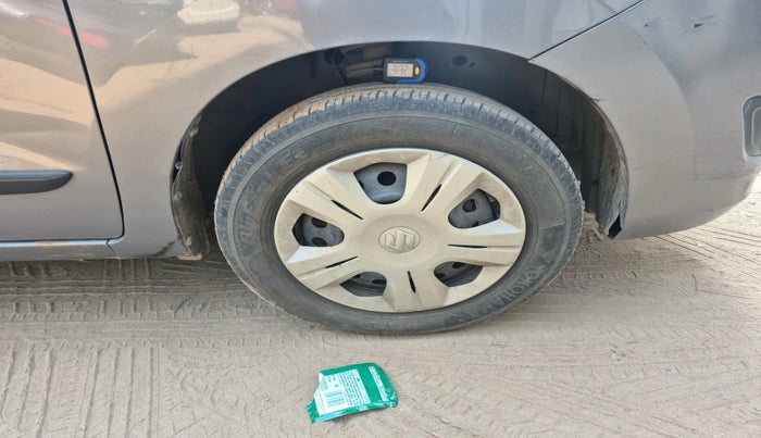 2014 Maruti Wagon R 1.0 VXI, Petrol, Manual, 68,343 km, tyre