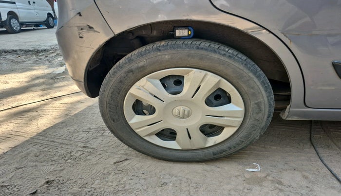 2014 Maruti Wagon R 1.0 VXI, Petrol, Manual, 68,343 km, tyre