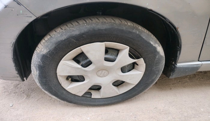 2013 Maruti A Star VXI (ABS) AT, Petrol, Automatic, 71,308 km, tyre