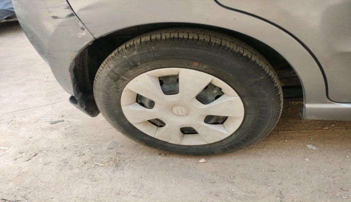 2013 Maruti A Star VXI (ABS) AT, Petrol, Automatic, 71,308 km, tyre