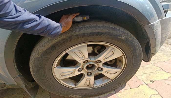 2012 Mahindra XUV500 W8, Diesel, Manual, 1,51,653 km, tyre