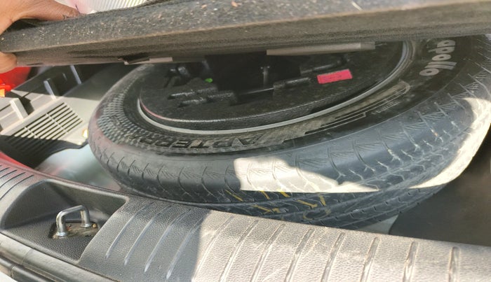 2016 Hyundai Creta SX (O) 1.6 DIESEL, Diesel, Manual, 1,64,009 km, tyre