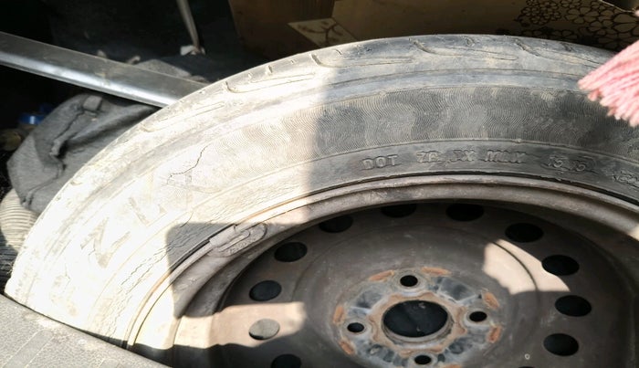 2011 Maruti Wagon R 1.0 VXI, Petrol, Manual, 1,09,440 km, tyre