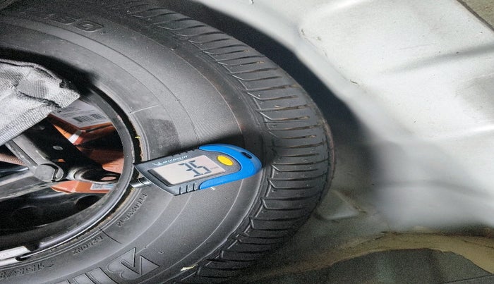 2013 Hyundai i10 SPORTZ 1.2, Petrol, Manual, 45,223 km, tyre