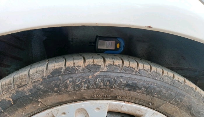 2013 Honda Amaze 1.2L I-VTEC S, Petrol, Manual, 1,25,870 km, tyre