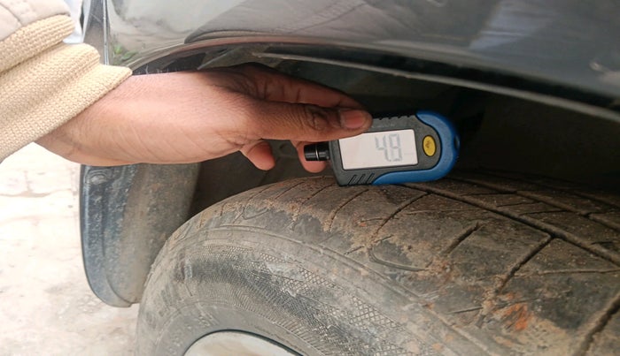 2017 Toyota Innova Crysta 2.4 GX 8 STR, Diesel, Manual, 1,65,058 km, tyre