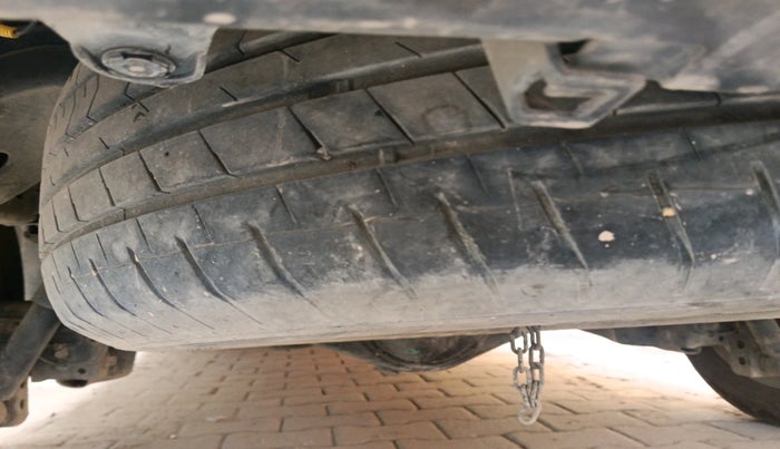 2017 Toyota Innova Crysta 2.4 GX 8 STR, Diesel, Manual, 1,65,058 km, tyre