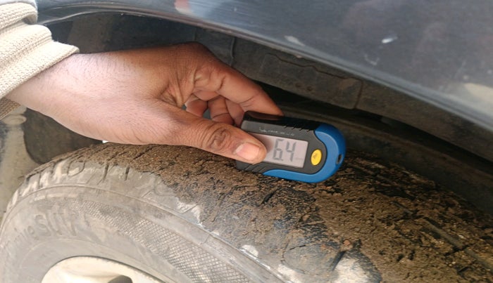 2017 Toyota Innova Crysta 2.4 GX 8 STR, Diesel, Manual, 1,65,058 km, tyre