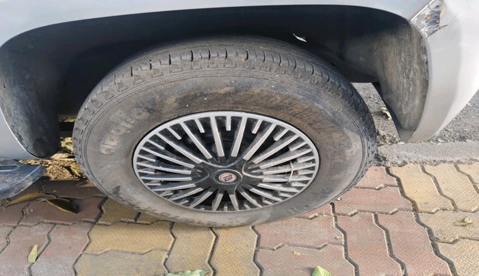 2015 Mahindra TUV300 T6 PLUS, Diesel, Manual, 67,814 km, tyre