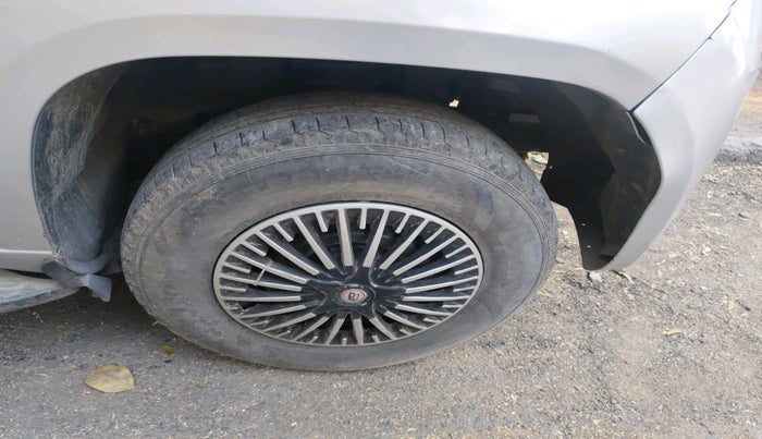 2015 Mahindra TUV300 T6 PLUS, Diesel, Manual, 67,814 km, tyre