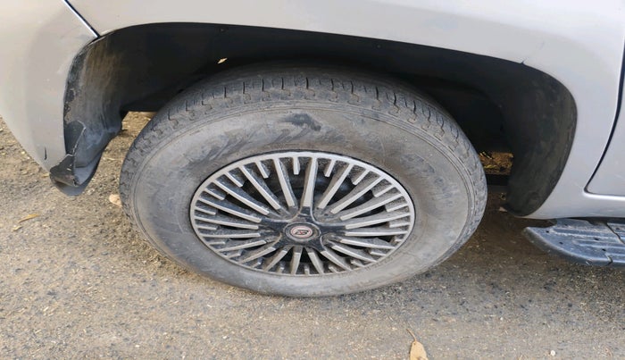 2015 Mahindra TUV300 T6 PLUS, Diesel, Manual, 67,814 km, tyre