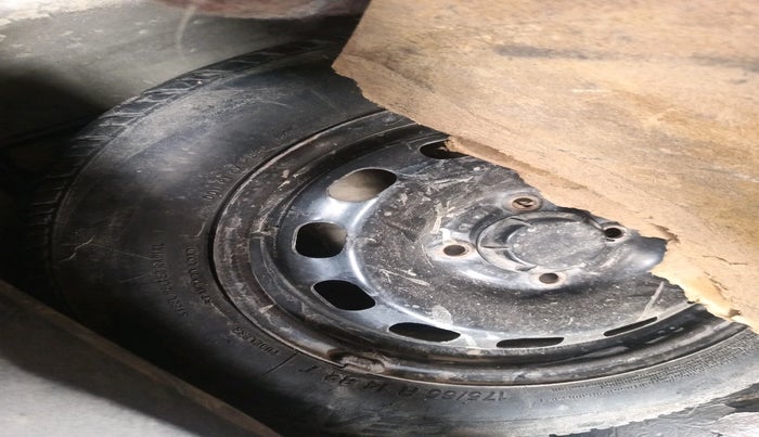 2011 Ford Figo ZXI 1.2 PETROL, Petrol, Manual, 81,934 km, tyre