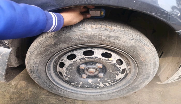 2011 Ford Figo ZXI 1.2 PETROL, Petrol, Manual, 81,934 km, tyre