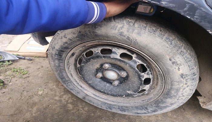 2011 Ford Figo ZXI 1.2 PETROL, Petrol, Manual, 81,934 km, tyre