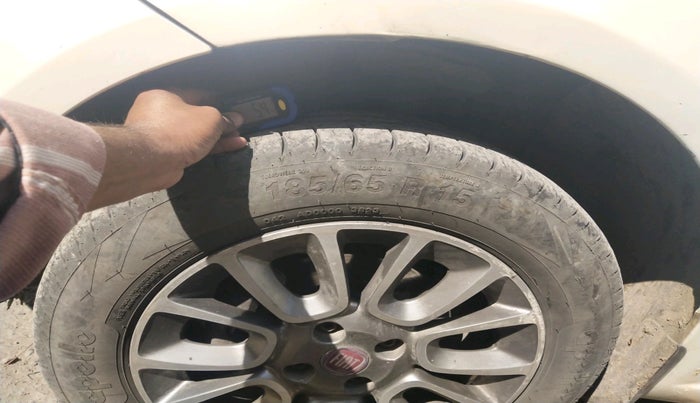 2016 Fiat Punto EVO EMOTION 1.3 MULTIJET, Diesel, Manual, 1,70,744 km, tyre