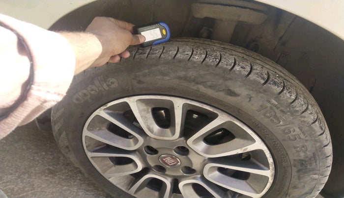 2016 Fiat Punto EVO EMOTION 1.3 MULTIJET, Diesel, Manual, 1,70,744 km, tyre