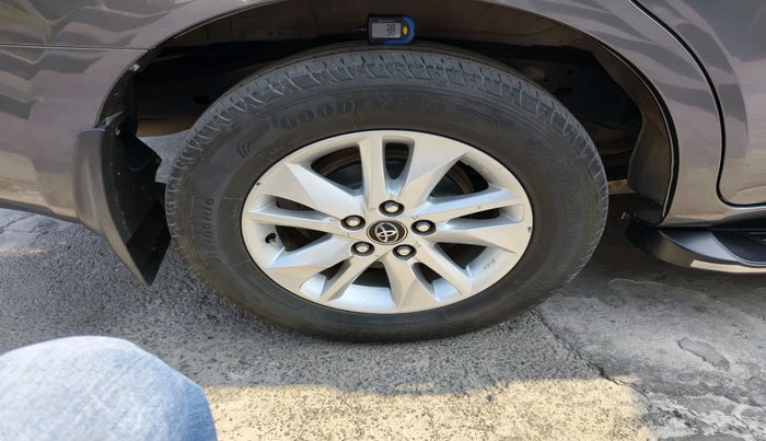 2018 Toyota Innova Crysta 2.8 GX AT 8 STR, Diesel, Automatic, 1,04,211 km, tyre