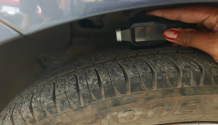 2015 Hyundai Xcent SX 1.2, Petrol, Manual, 60,453 km, tyre