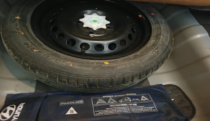 2015 Hyundai Xcent SX 1.2, Petrol, Manual, 60,453 km, tyre