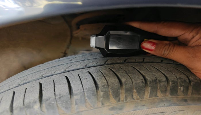 2015 Hyundai Xcent SX 1.2, Petrol, Manual, 60,453 km, tyre